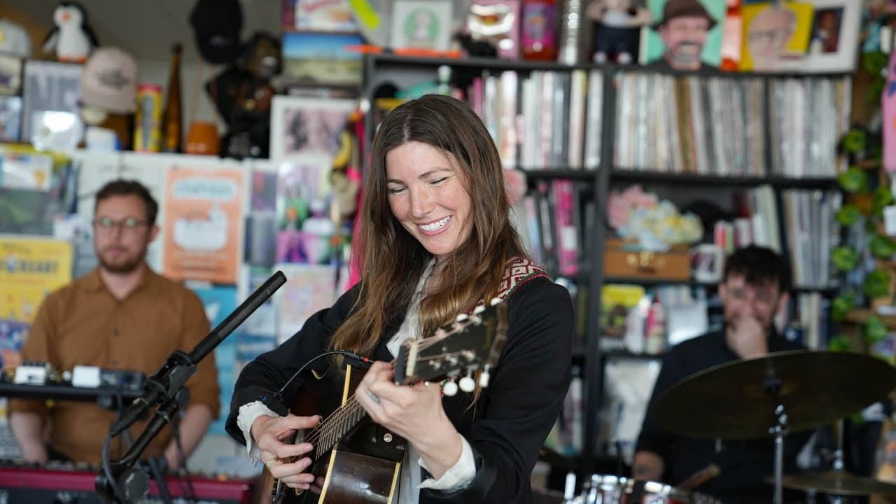 Anna Tivel still